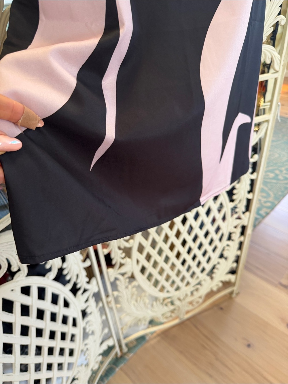 SHEIN Black and Pink Abstract Puff-Sleeve Mini Dress - Picture 4 of 6